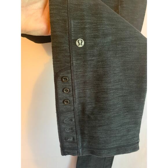 Lululemon Size 8  Heather Gray/Black Crop Legging with Roll Up legs - Picture 4 of 6